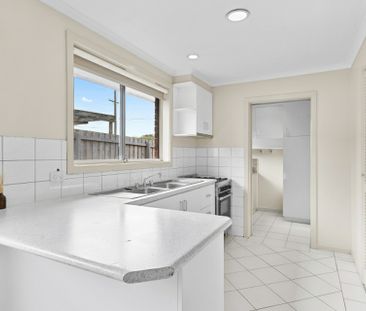1/64 Songlark Crescent, Werribee VIC, Belconnen - Photo 3