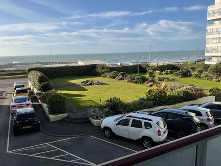 2 Bed Flat, Marine Drive, BN2 - Photo 3