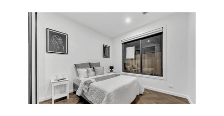 LUXE LIVING IN AN ENVIABLE LOCATION WITH 2 ENSUITS !! - Photo 3