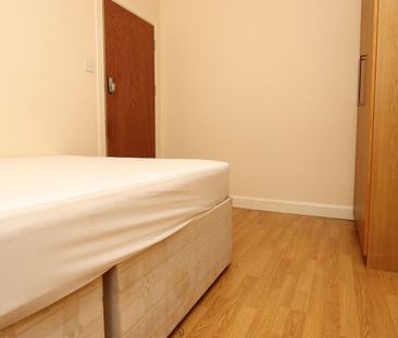 Room in a Shared House, Benson Ave, E6 - Photo 3