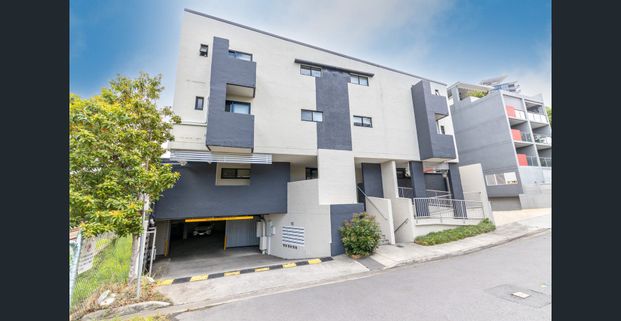 Self Contained, Inner City Living! - Photo 1