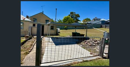 country-style home set on a spacious large block - Photo 3