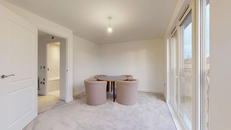 4 bedroom semi-detached house to rent - Photo 4