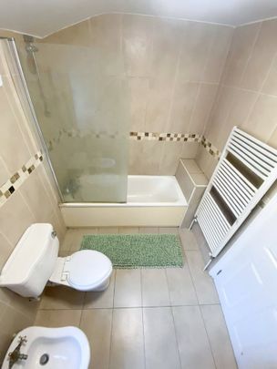 Room in a Shared House, Spacious Double Room In Streatham, SW16 - Photo 1