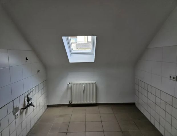 Moderne Dachgeschosswohnung in ruhiger Lage - Foto 1