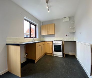 2 bedroom semi-detached house to rent - Photo 5