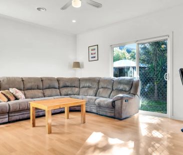4 Bed, 2 baths, 2 living areas! - Photo 4