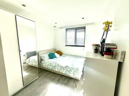 Room in a Shared Flat, High St, TW8 - Photo 2