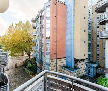 2 bedroom penthouse to rent - Photo 3