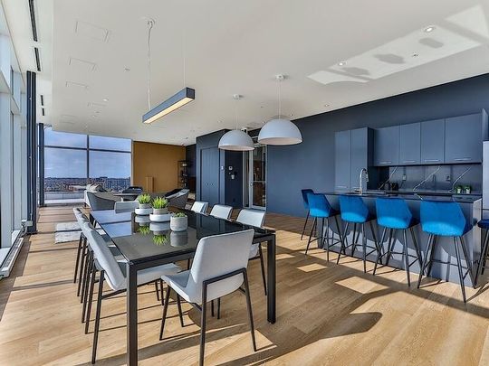 Condo apartment for rent in ville St-Laurent - Photo 1