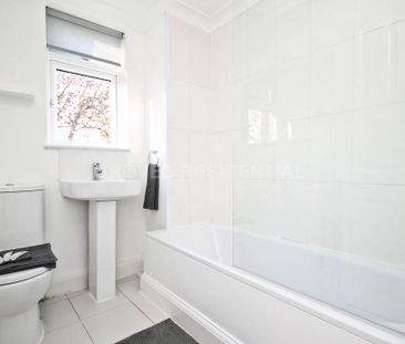 4 bedroom terraced house to rent - Photo 5