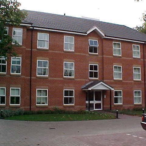 2 bedroom ground floor flat to rent - Photo 1