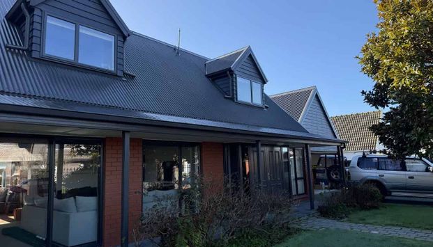 Huge 4 Bedroom Furnished Home - Photo 1