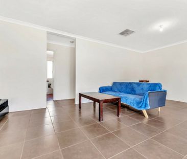 Ideal Family Home! - Photo 1