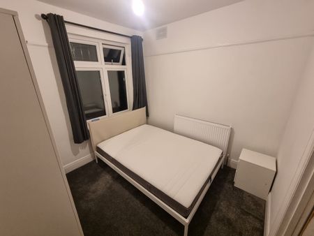 Room in a Shared House, Conygre Road, BS34 - Photo 3