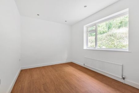 3 bedroom detached bungalow to rent - Photo 3