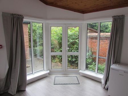 Studio to rent - Photo 2