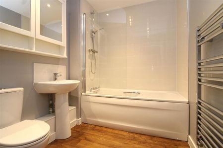 3 bedroom end of terrace house to rent - Photo 2