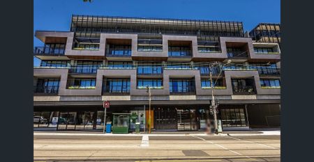 Luxury One-Bedroom Apartment - Photo 4