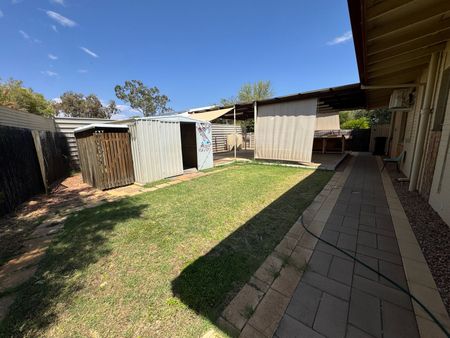 Spacious Three Bedroom Family Home - Photo 5