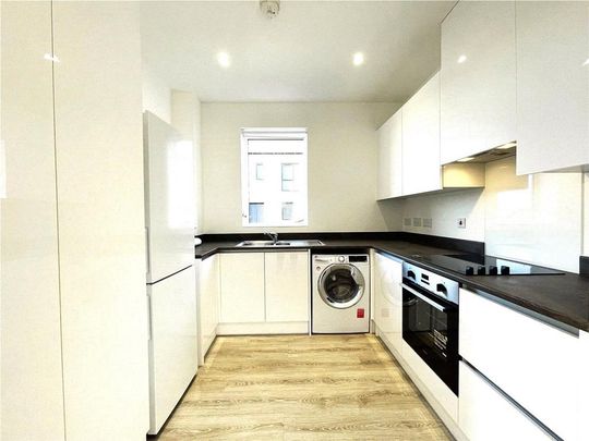 3 bedroom end of terrace house to rent - Photo 1