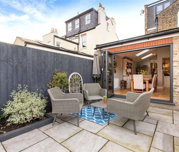 A beautifully presented four bedroom family period house in Wimbled... - Photo 2