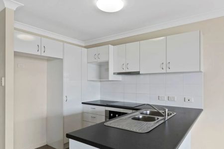 33 Violet Street, Wynnum. - Photo 2