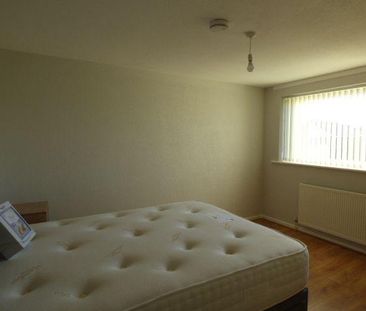 6 bedroom detached house to rent - Photo 2