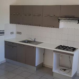 Location Appartement 3 pièces 62m² LE TAMPON 97430 - Photo 2