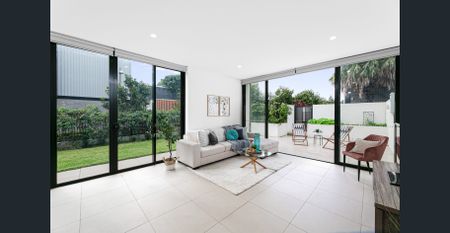 Stunning Family Terrace - Photo 5