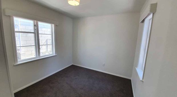 Spacious, Renovated 3 Bedroom Home – Ready to Move - Photo 1