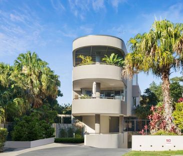 Light-Filled Coastal Living in a Peaceful Cul-De-Sac - Photo 6