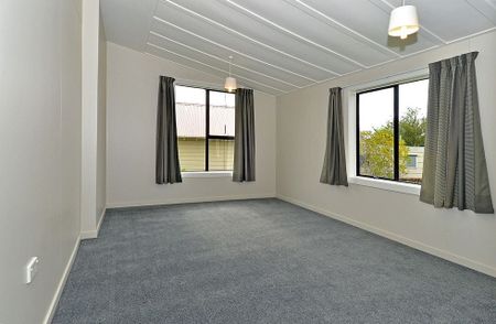 Warm, Sunny Flat in Mornington - Photo 2