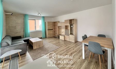 Na prenájom krásny zariadený 2-izbový byt s balkónom na Andovskej ulici v Nových Zámkoch - Fotografia 3