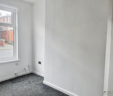 2 bedroom end of terrace house to rent - Photo 1