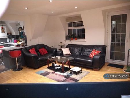 3 bedroom flat to rent - Photo 2