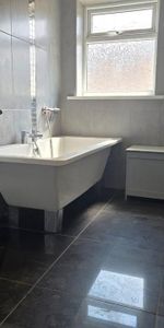 3 bedroom flat to rent - Photo 3