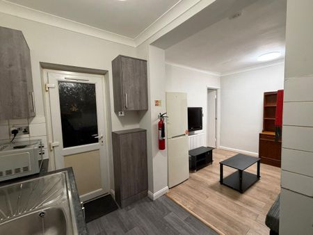 1 bedroom flat to rent - Photo 4