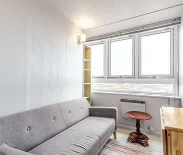 3 Bed Flat, Strasburg Road, SW11 - Photo 1