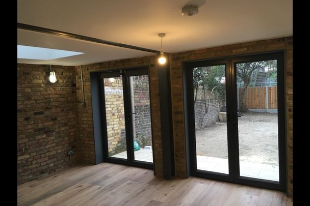 2 Bed Flat, Fairthorn Road, SE7 - Photo 1