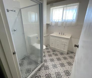 NORTH FACING APARTMENT WITH ESCARPMENT VIEWS - Photo 3