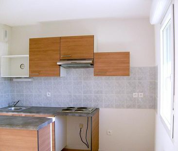 Location Appartement 2 pièces 46m² ST SEURIN SUR L ISLE 33660 - Photo 2
