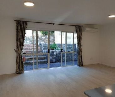 Convenient location, nice home - Photo 3