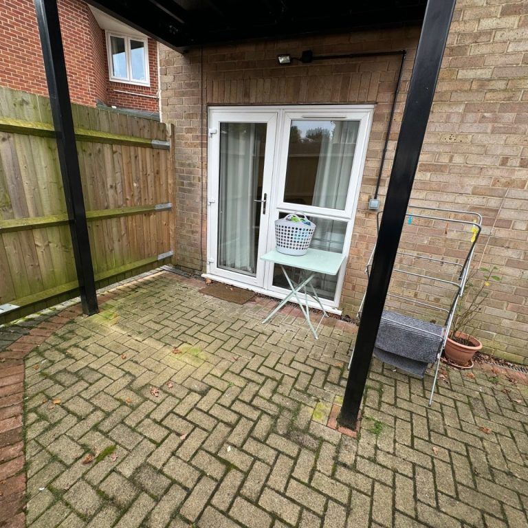 1 Bedroom Flat / Apartment - Millbrook Road East, Southampton - Photo 1