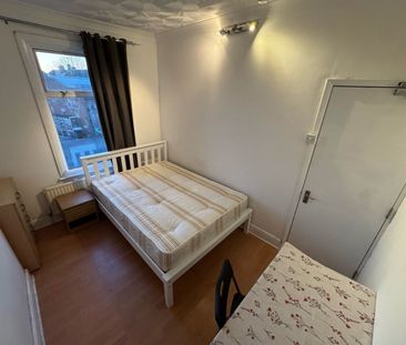 Room in a Shared House, Leytonstone Road, E15 - Photo 2