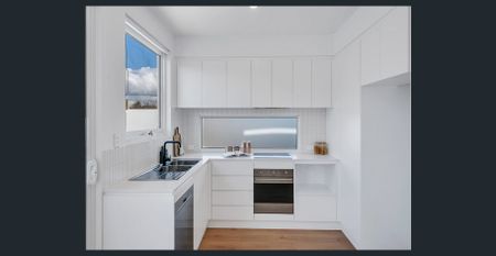 Brand new home in perfect location - Photo 3