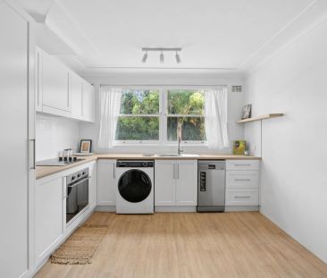 Fresh Coastal Living Just Moments from Dee Why Beach - Photo 4