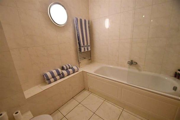 Bedroom Ground Floor Apartment In Billingshurst, RH14 - Photo 1