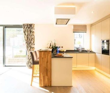 Falconrest, Victoria Road, Malvern, WR14 - Photo 4