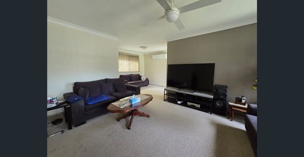 STUNNING THREE BEDROOM HOME - Photo 1